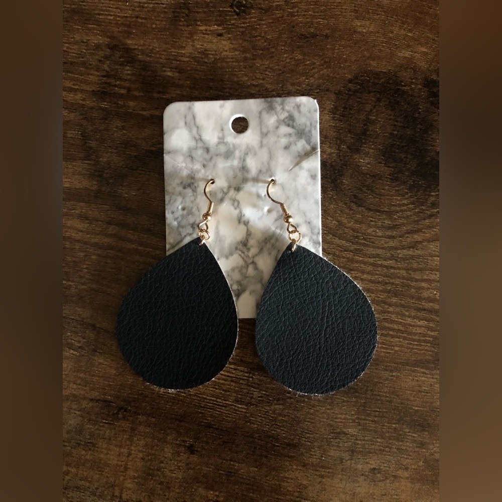 Elegant Black Teardrop Earrings